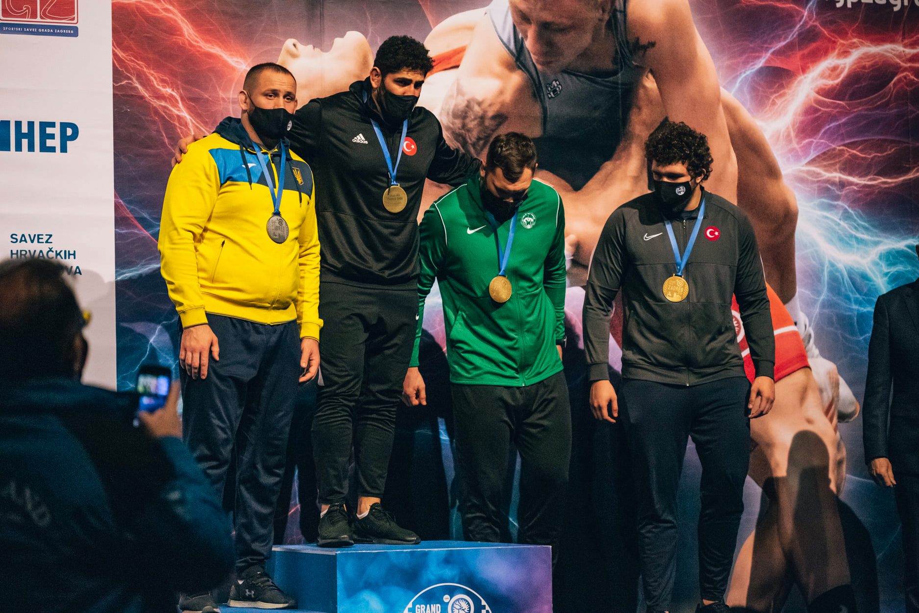 Нагородження суперважкої вагової категорії. Перший зліва Микола Кучмій